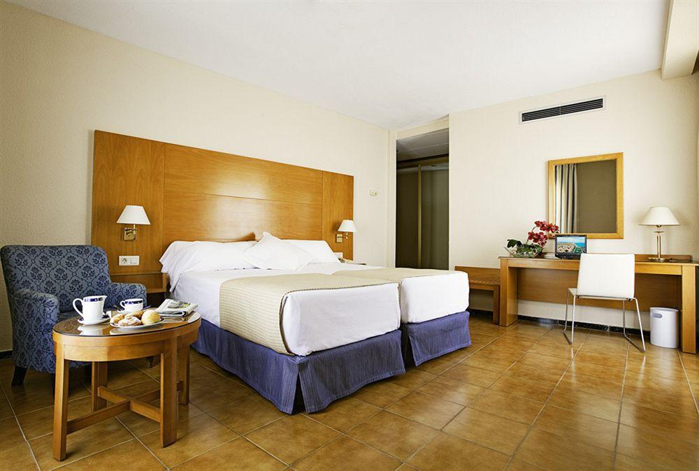 Tryp Ciudad De Alicante Hotel Стая снимка